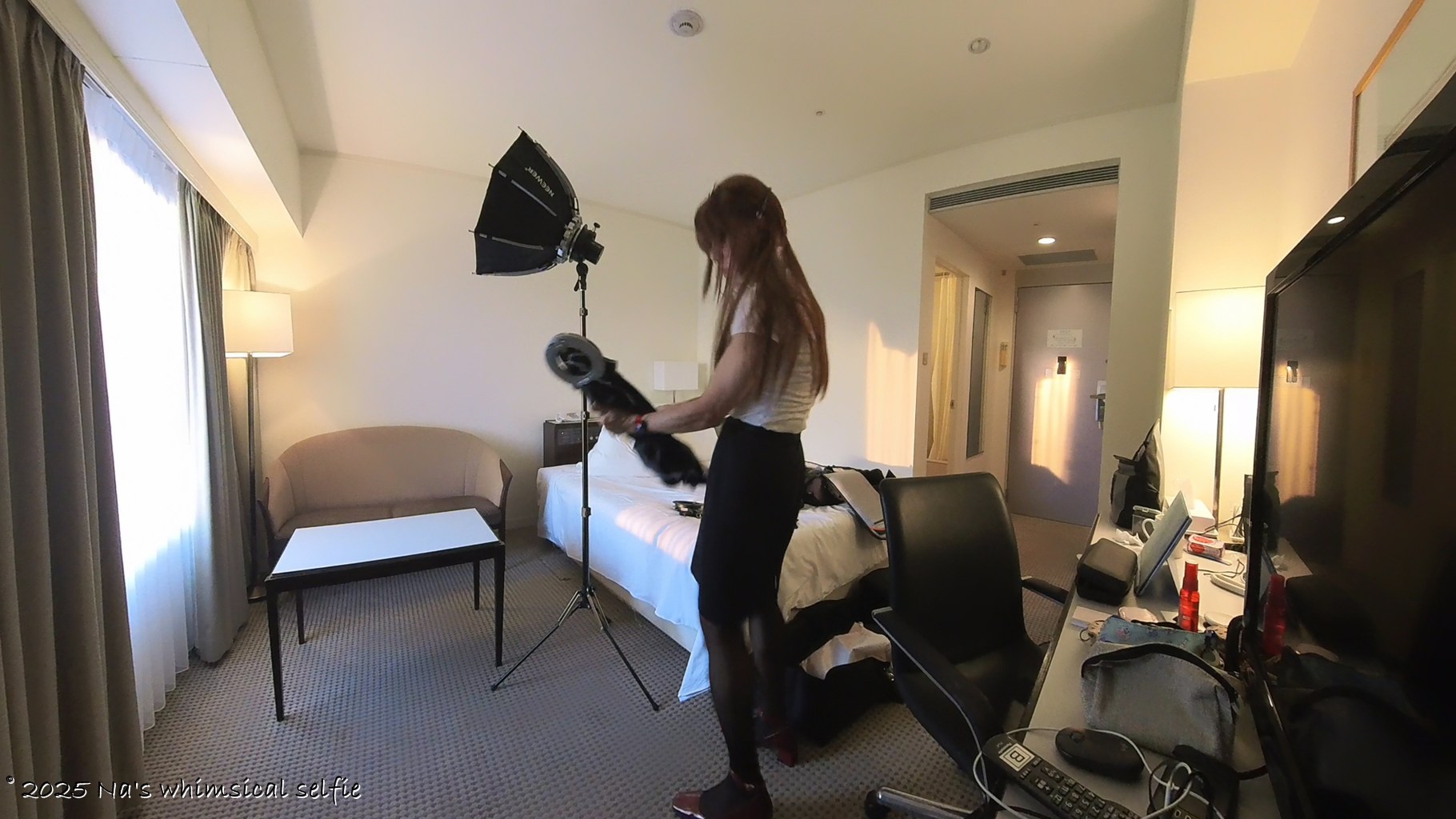 Insta360 X3で撮った撮影中の様子、ペッタンコにたためるんだけど、これもクイックリリースタイプ。