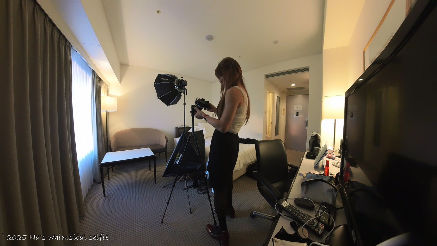 Insta360 X3で撮った撮影中の様子、ここで三脚を組み立ててカメラをセット(暑くてブラウス脱いだわ。。)