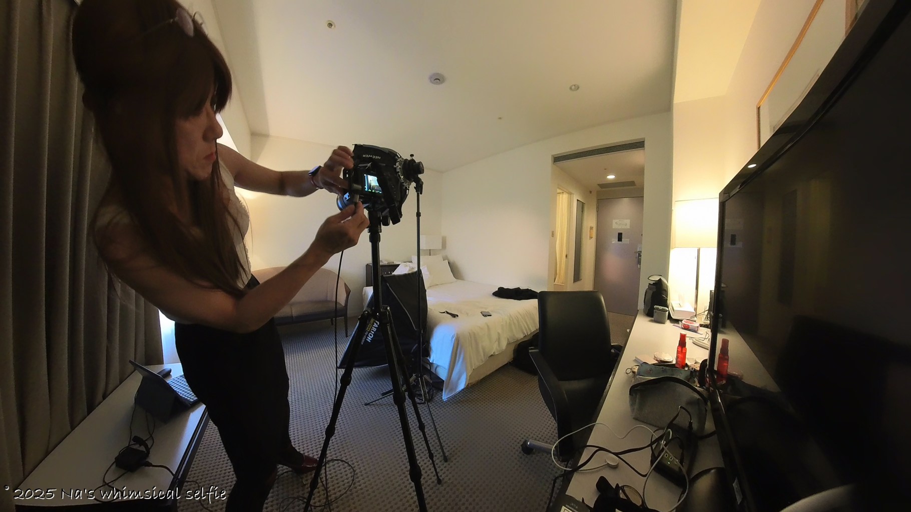 Insta360 X3で撮った撮影中の様子、ここでテザー用のUSBケーブルを接続。