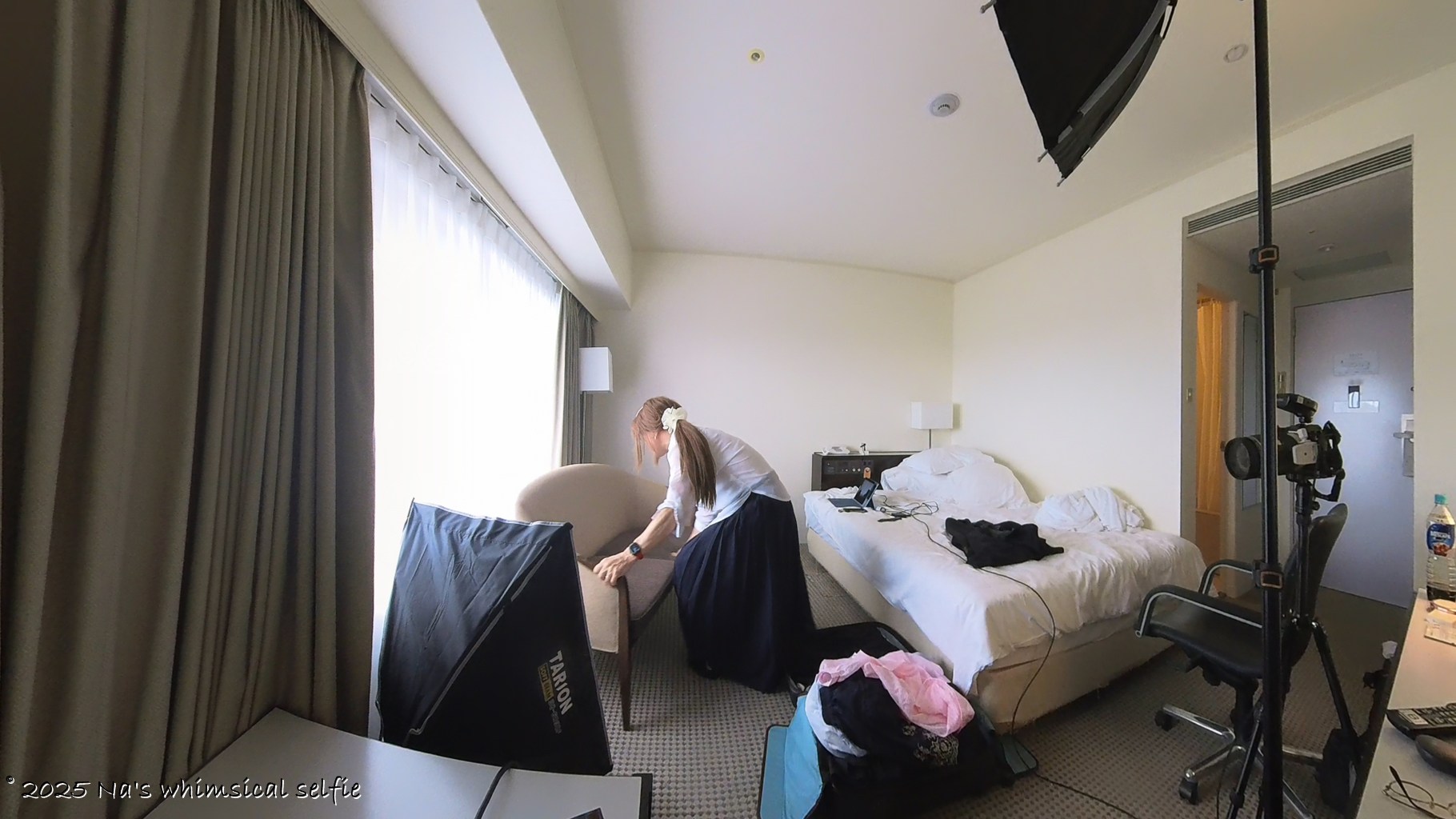 Insta360 X3で撮った撮影中の様子、また着替えて椅子動かして。。