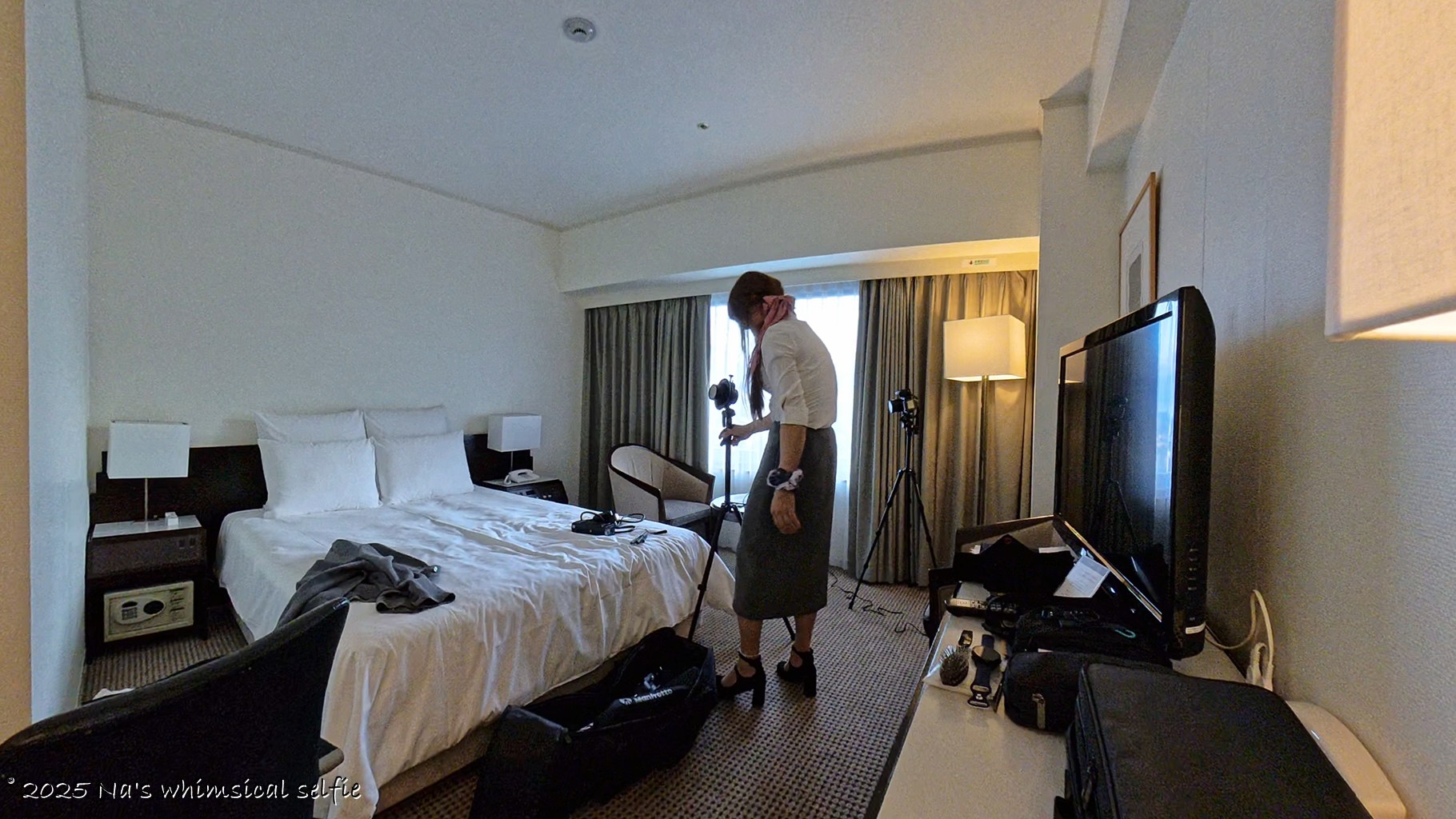 Insta360 X4で撮った撮影中の様子、ライトスタンドにGODOX AD100PROをセット