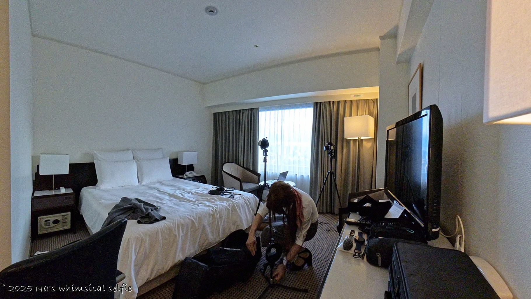 Insta360 X4で撮った撮影中の様子、Manfrotto バックライトベースにブラケットをセット