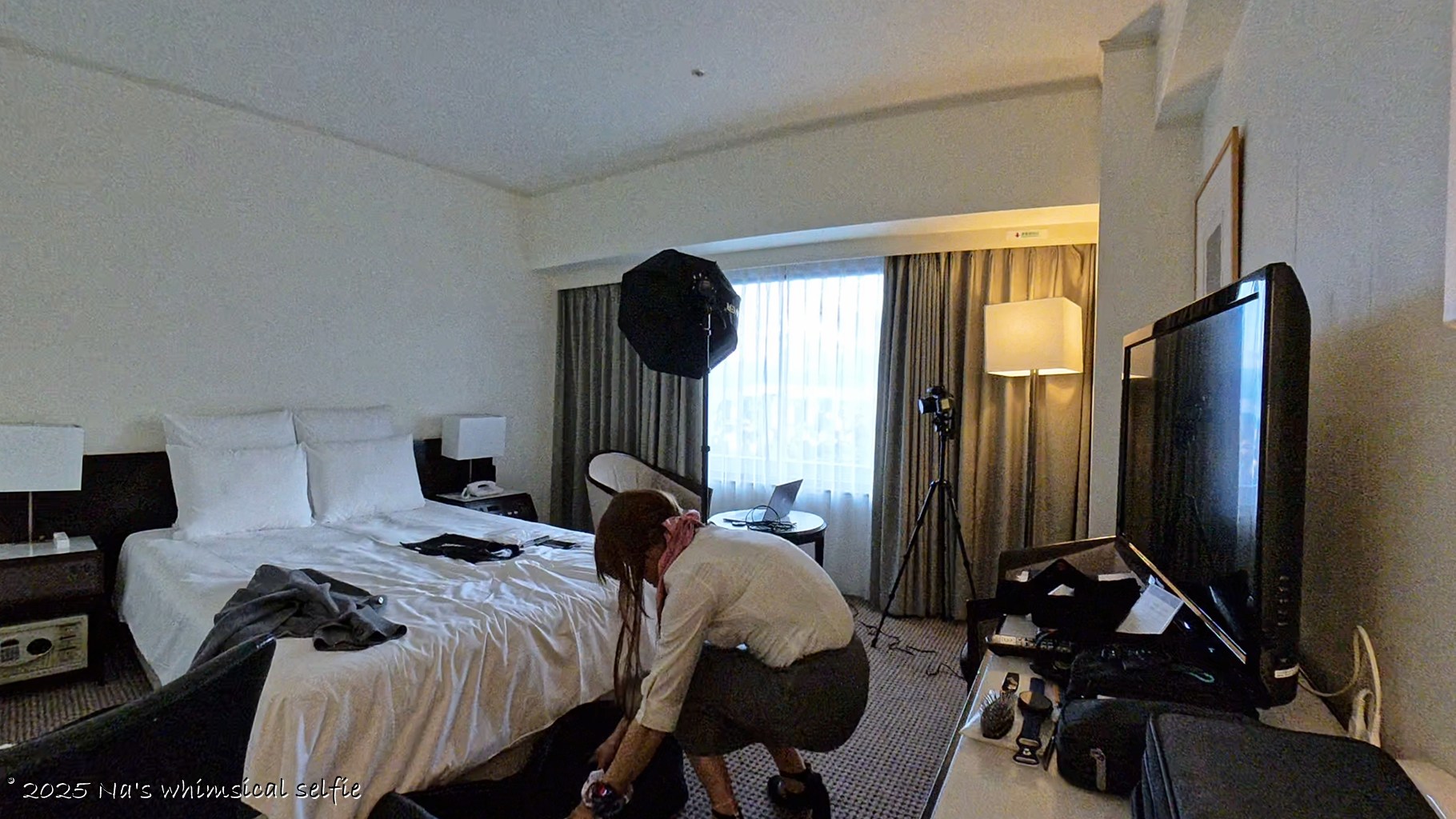 Insta360 X4で撮った撮影中の様子、お次は、下からライトのディフューザー