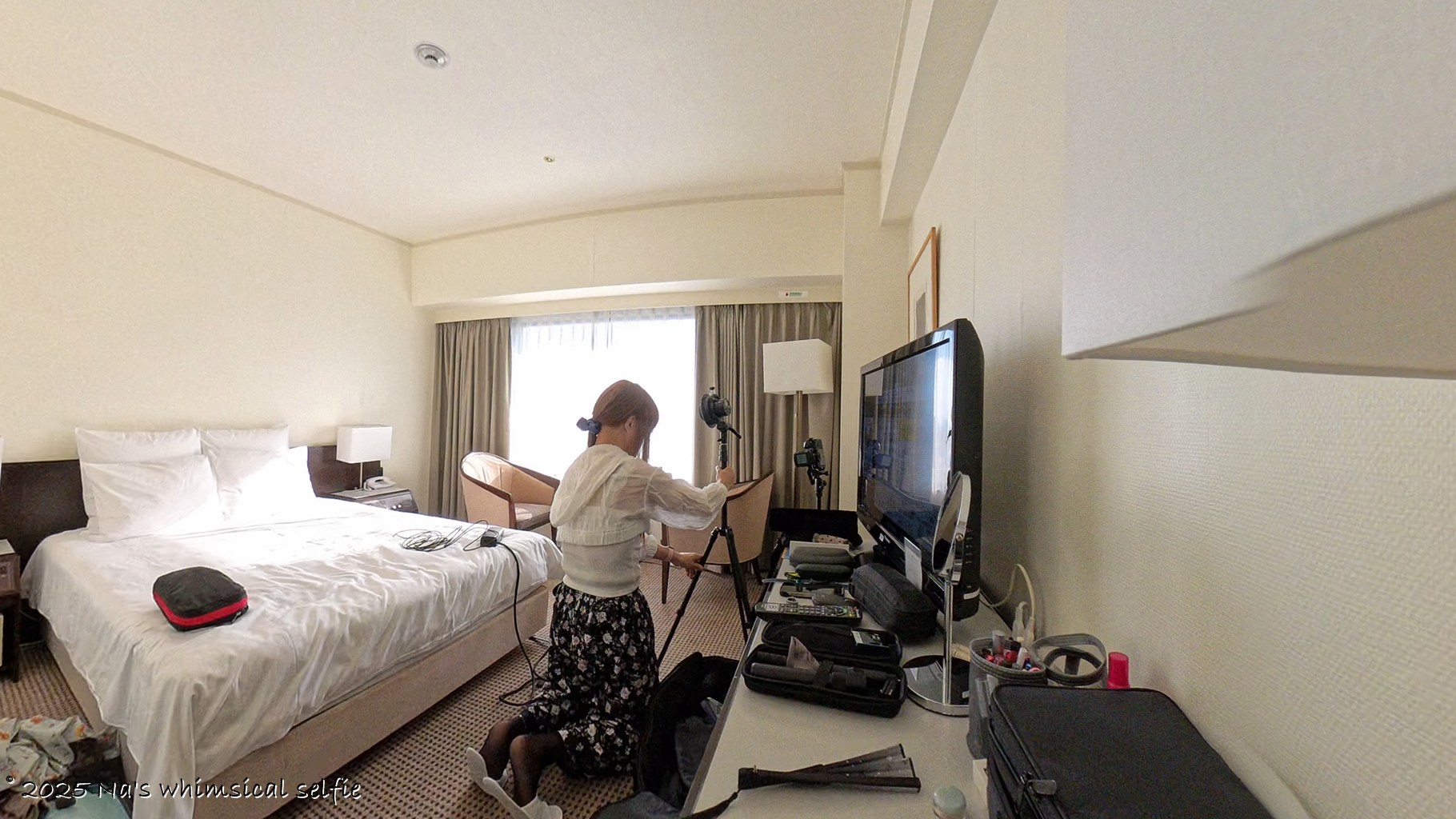 Insta360 X4で撮った撮影中の様子、ライトスタンドをセットして
