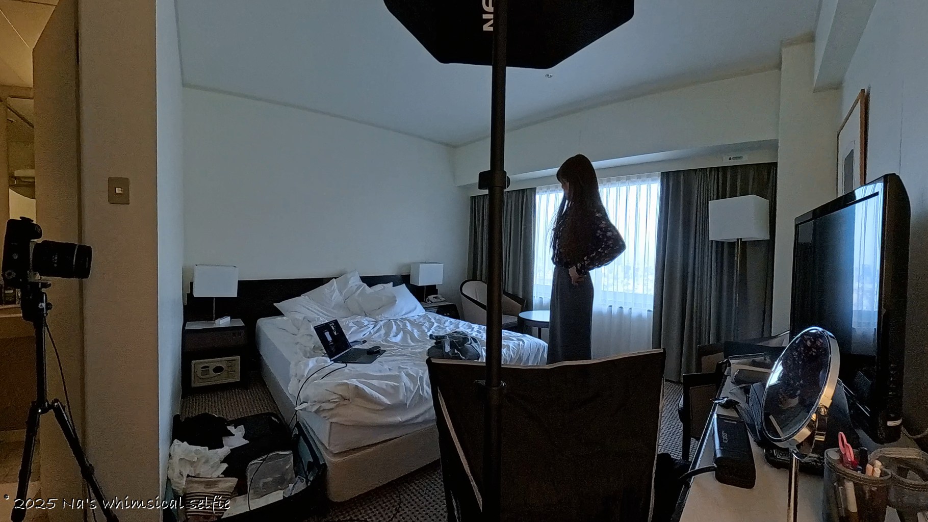 Insta360 X4で撮った撮影中の様子、ちょっとエラソーにポージング