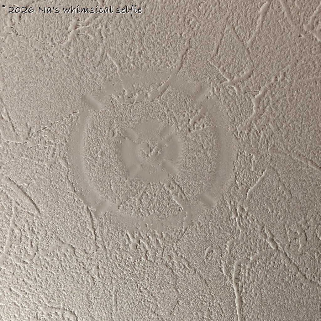 マンフロットオートポールの設置した天井板についたくぼみ