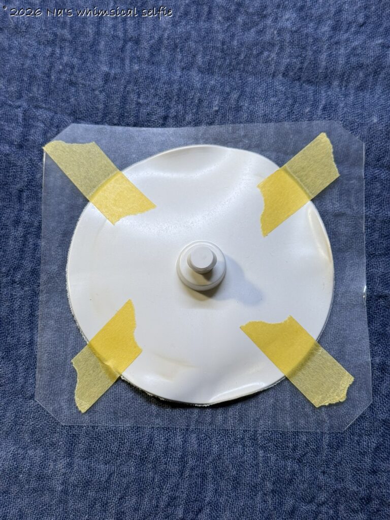 マンフロットオートポールのプロテクションキャップにクリアファイルを付ける。